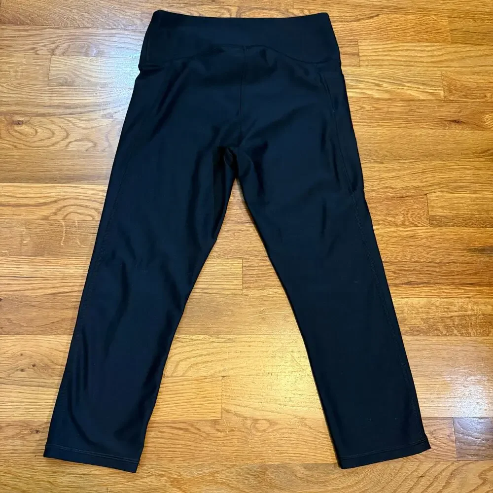 Under Armour Women’s Medium Black Compression Heatgear Crop Cropped Legging